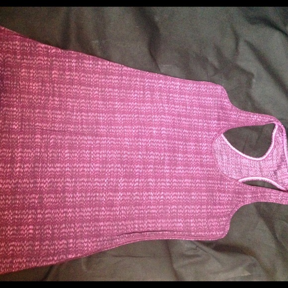 Lululemon tank - Picture 1 of 3